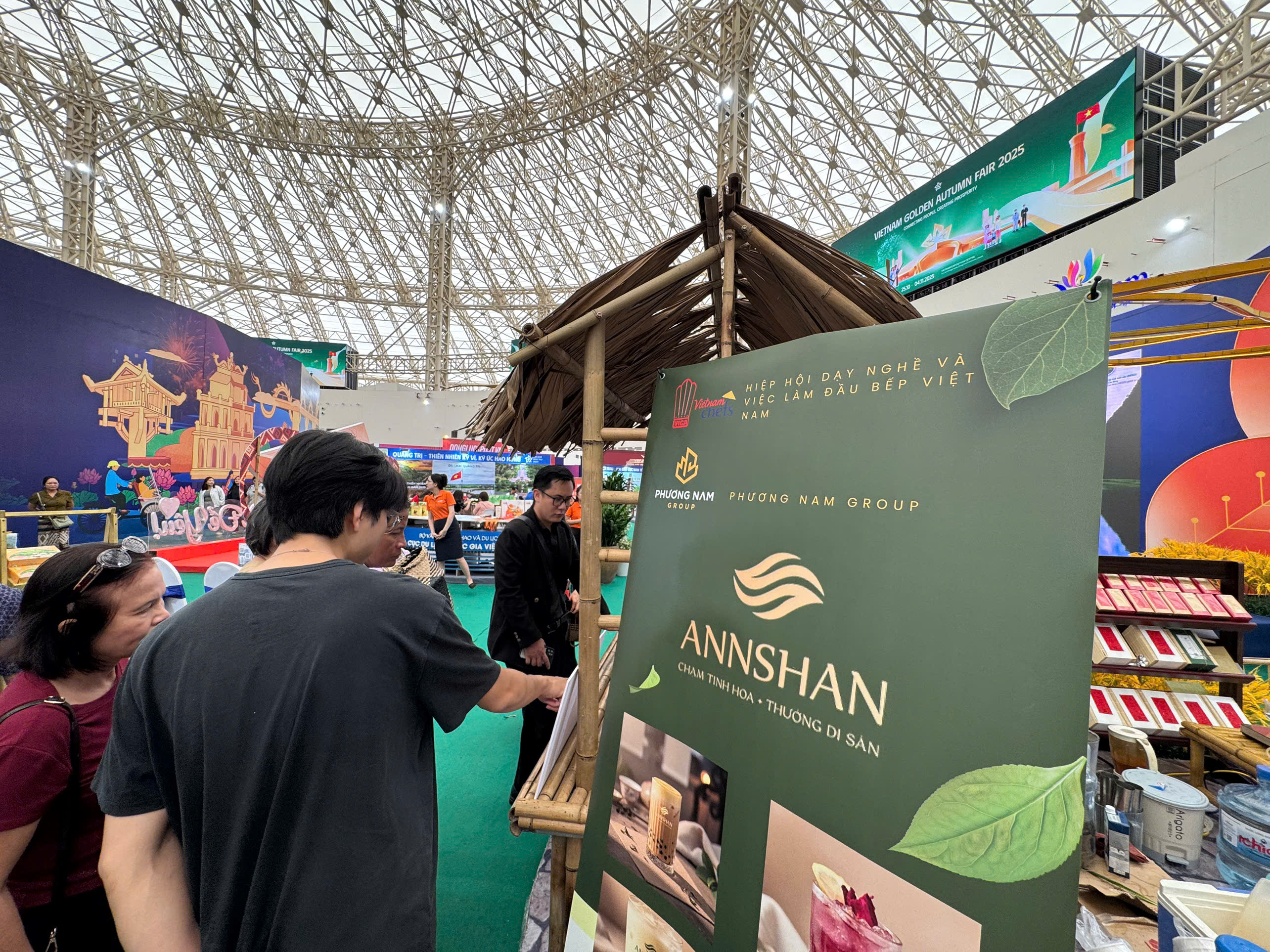 Backdrop và mái lá thương hiệu ANNSHAN